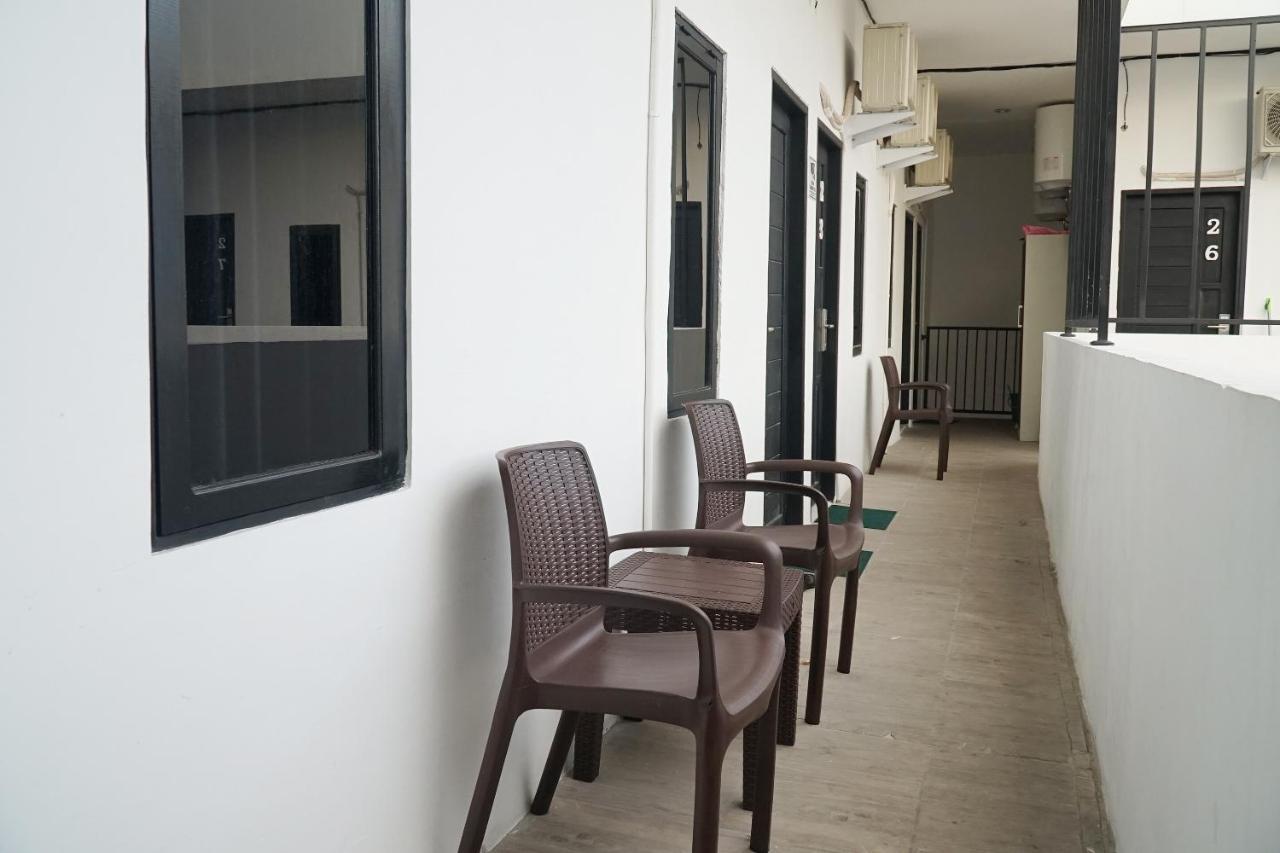 Reddoorz At Sani Guest House Balikpapan Exterior foto