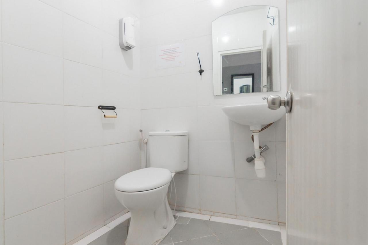 Reddoorz At Sani Guest House Balikpapan Exterior foto