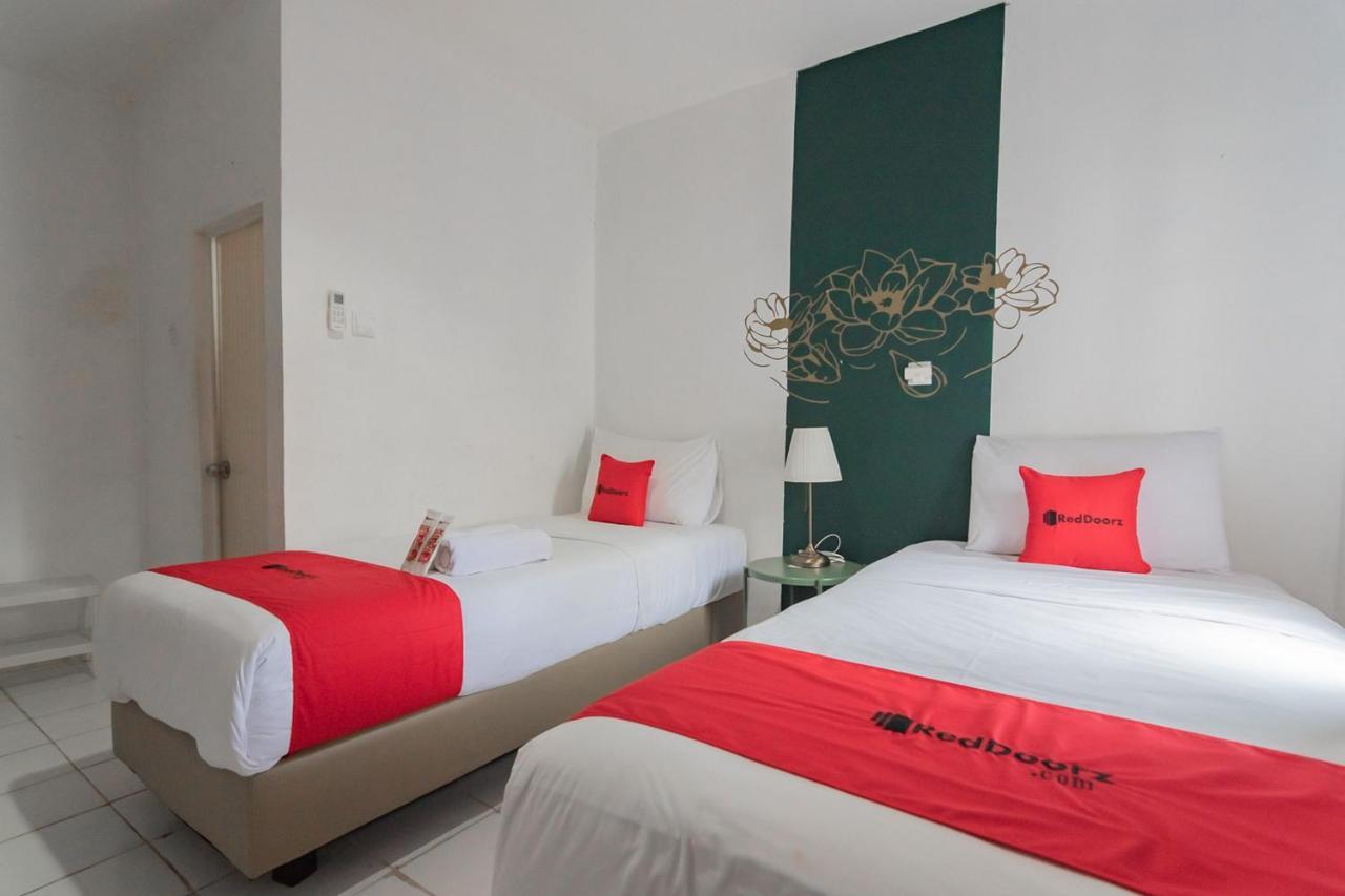Reddoorz At Sani Guest House Balikpapan Exterior foto