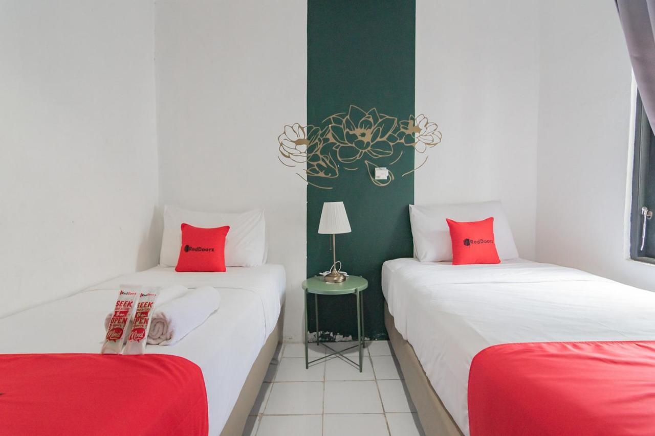 Reddoorz At Sani Guest House Balikpapan Exterior foto