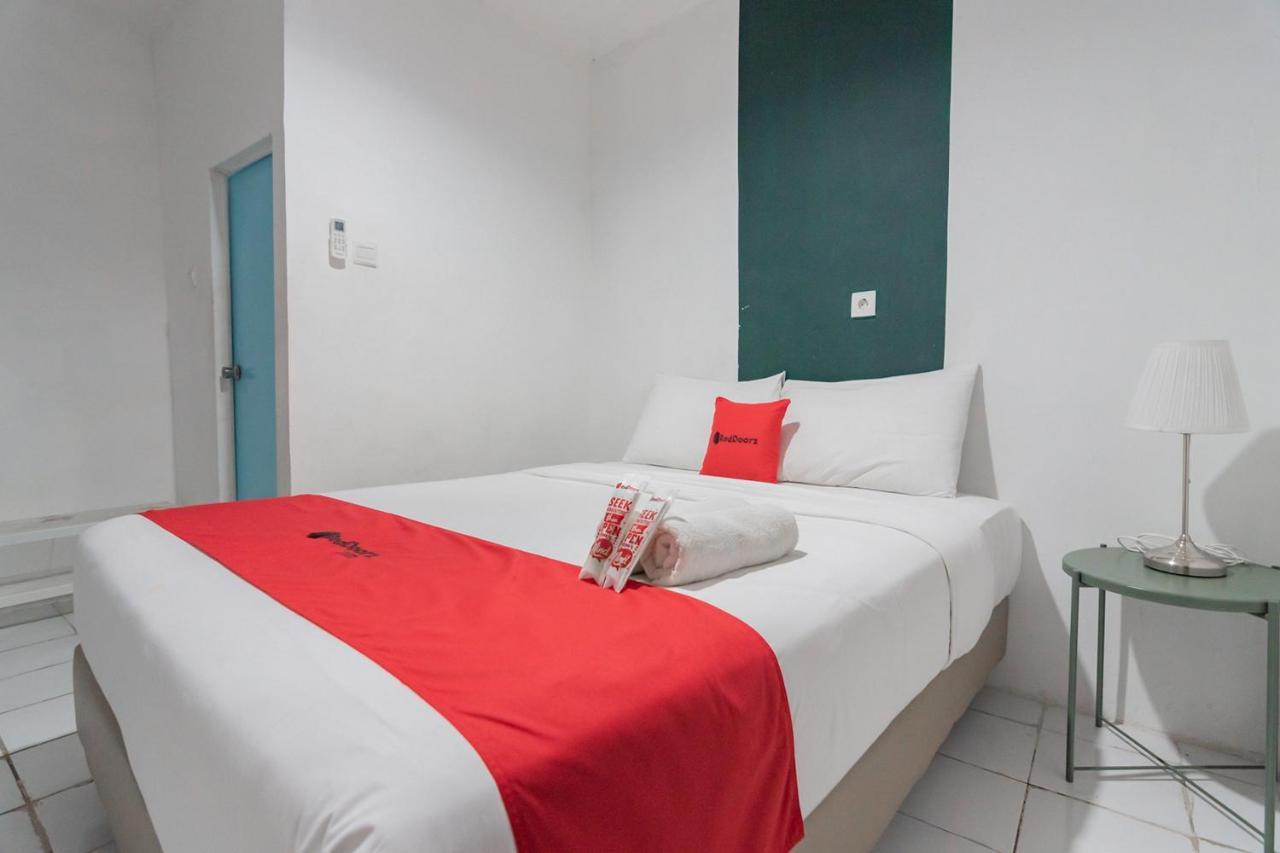 Reddoorz At Sani Guest House Balikpapan Exterior foto